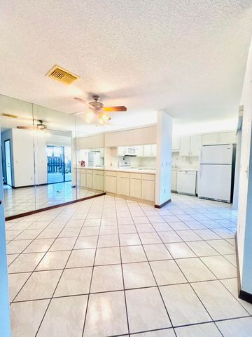 604 SE Castle Court D, Port St. Lucie D, Port St Lucie, FL 34952