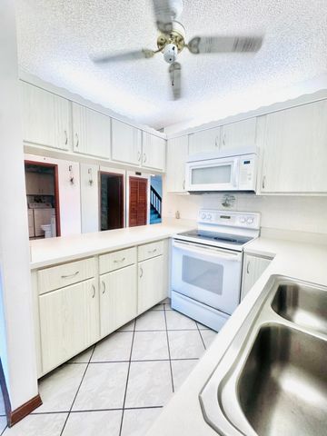 604 SE Castle Court D, Port St. Lucie D, Port St Lucie, FL 34952