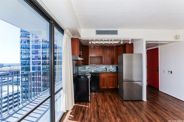 225 Queen Street 20D, Honolulu, HI 96813