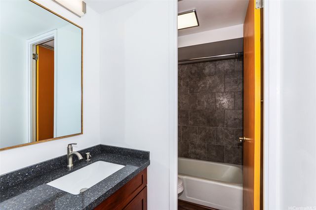 225 Queen Street 20D, Honolulu, HI 96813