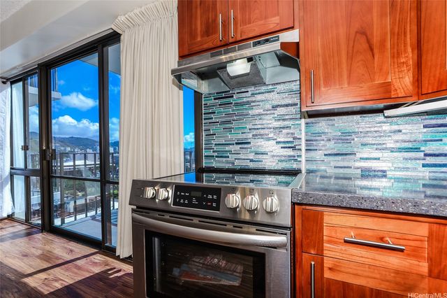 225 Queen Street 20D, Honolulu, HI 96813