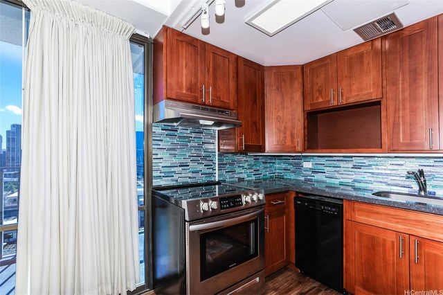 225 Queen Street 20D, Honolulu, HI 96813