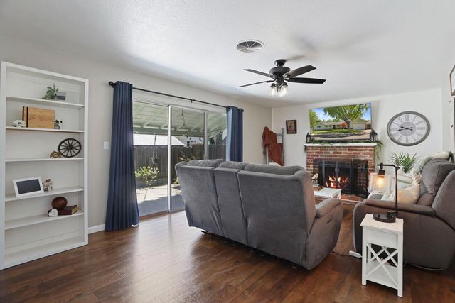 1518 Carverwood Dr, Modesto, CA 95350