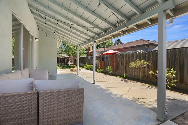 1518 Carverwood Dr, Modesto, CA 95350