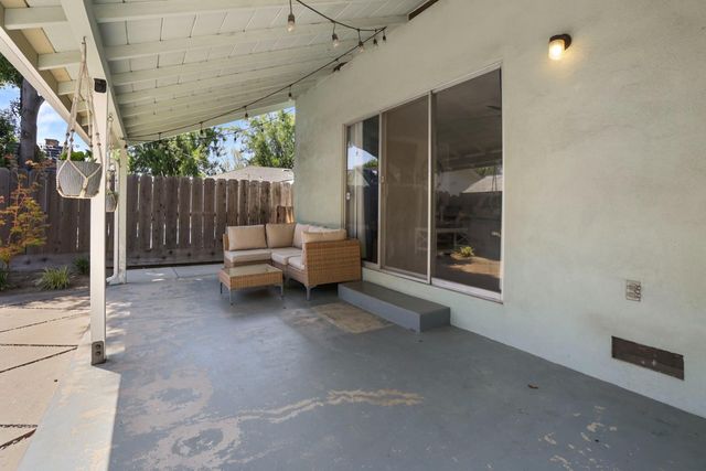 1518 Carverwood Dr, Modesto, CA 95350