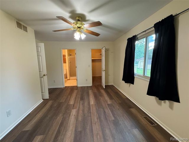 2319 Rollins Street, Grand Blanc, MI 48439