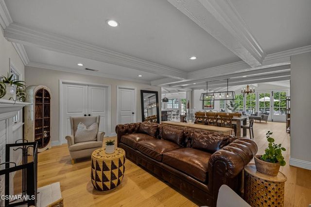 5101 Vanalden Avenue, Tarzana, CA 91356