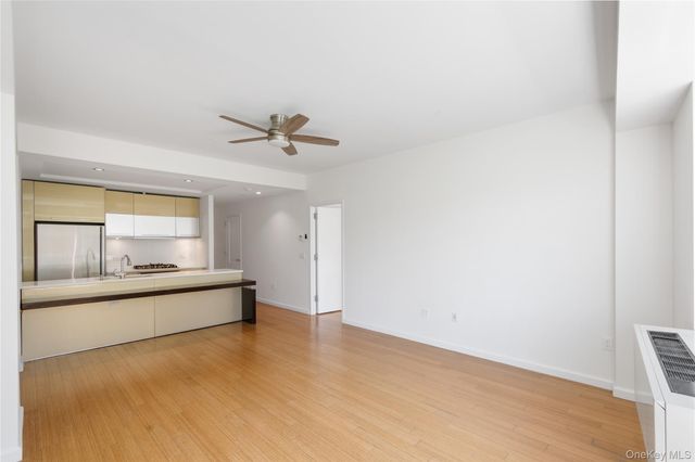 24-15 Queens Plaza N 3A, Long Island City, NY 11101