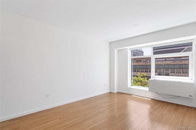24-15 Queens Plaza N 3A, Long Island City, NY 11101