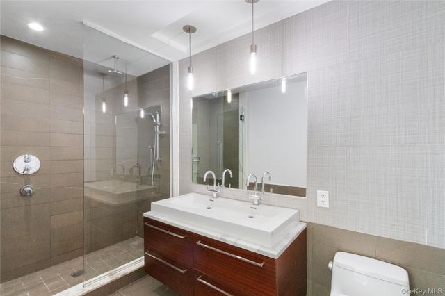 24-15 Queens Plaza N 3A, Long Island City, NY 11101