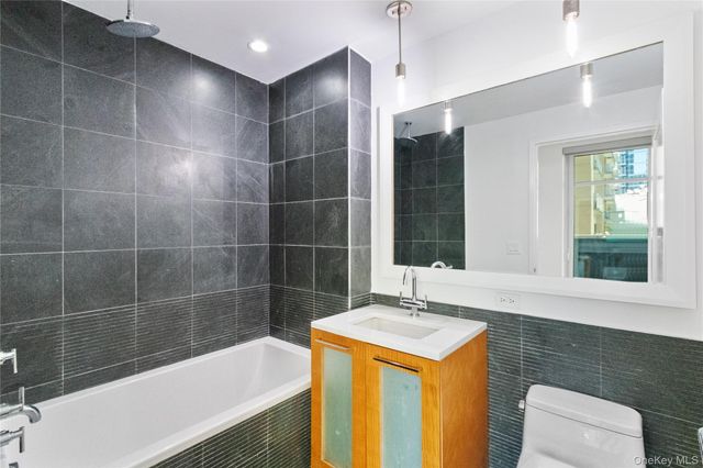 24-15 Queens Plaza N 3A, Long Island City, NY 11101