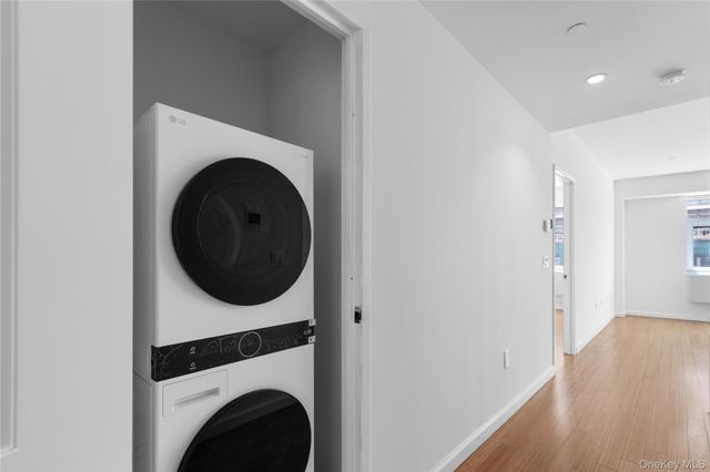24-15 Queens Plaza N 3A, Long Island City, NY 11101