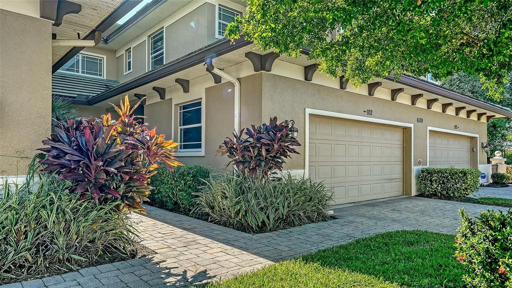 6539 MOORINGS POINT CIRCLE 102, Lakewood Ranch, FL 34202