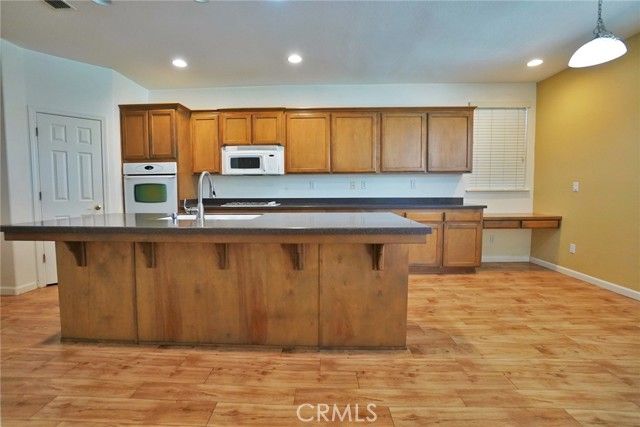 1095 Paradise Drive, Lemoore, CA 93245