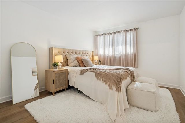 501 Carlysle Drive 7, Clarendon Hills, IL 60514