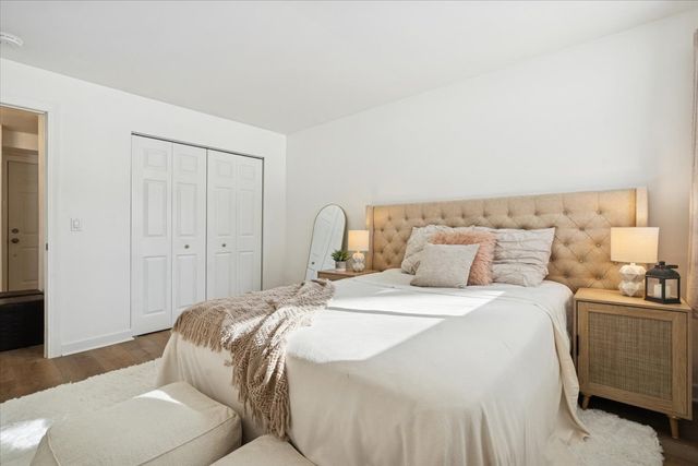 501 Carlysle Drive 7, Clarendon Hills, IL 60514