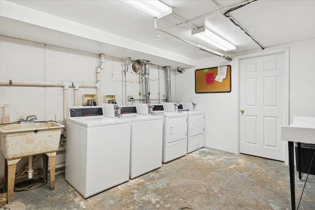 501 Carlysle Drive 7, Clarendon Hills, IL 60514