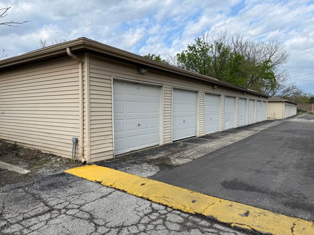 501 Carlysle Drive 7, Clarendon Hills, IL 60514