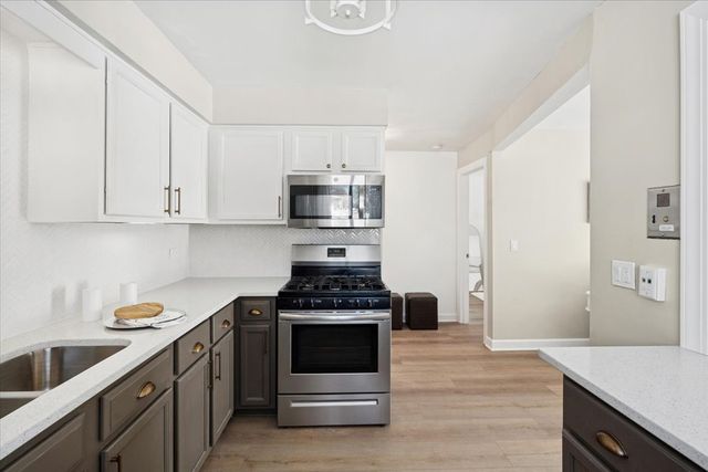 501 Carlysle Drive 7, Clarendon Hills, IL 60514