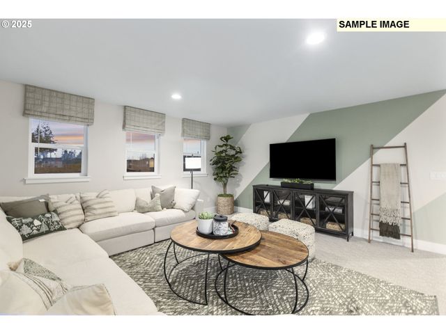 777 Magnolia Ave, Woodburn, OR 97071