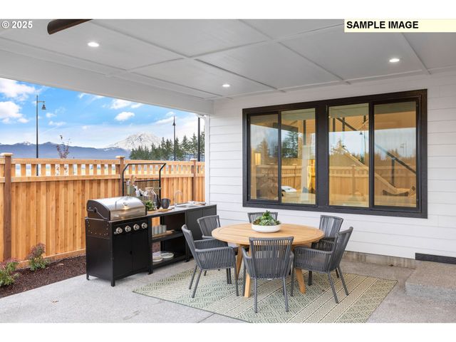 777 Magnolia Ave, Woodburn, OR 97071