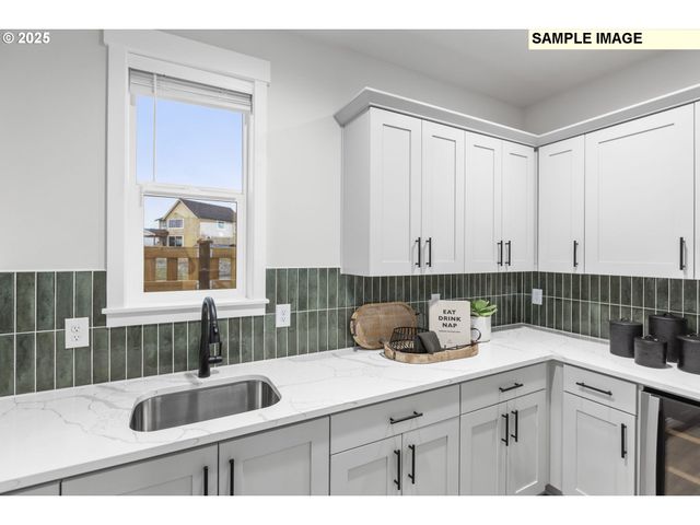 777 Magnolia Ave, Woodburn, OR 97071