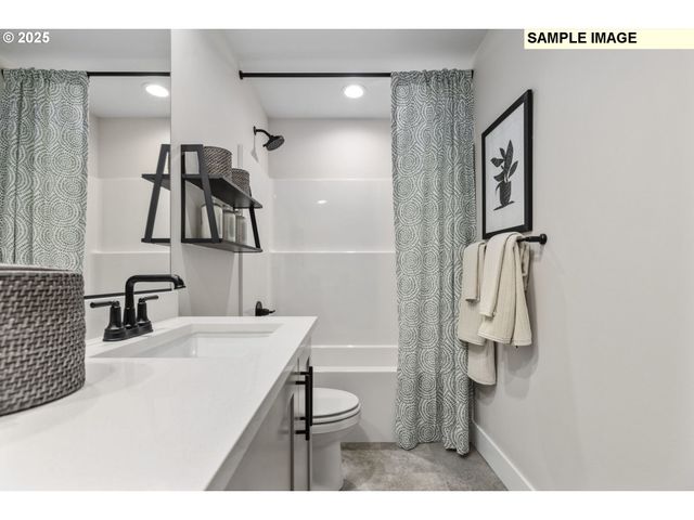 777 Magnolia Ave, Woodburn, OR 97071