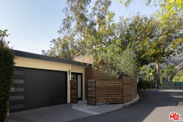3147 Hollyridge Drive, Los Angeles, CA 90068