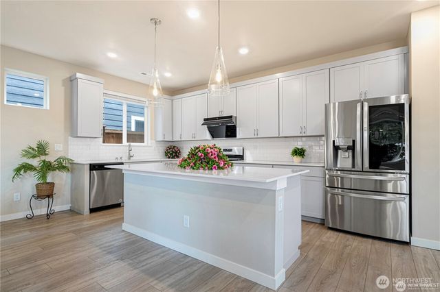 23827 SE 115th Place SE, Kent, WA 98031