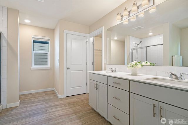 23827 SE 115th Place SE, Kent, WA 98031