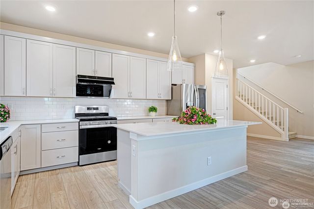 23827 SE 115th Place SE, Kent, WA 98031