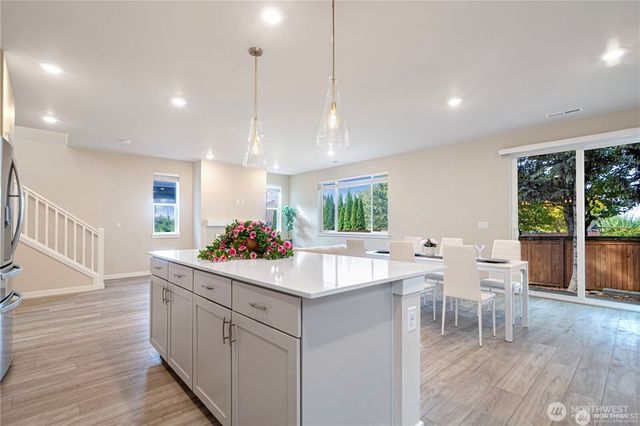 23827 SE 115th Place SE, Kent, WA 98031