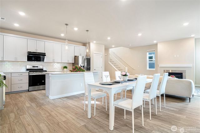 23827 SE 115th Place SE, Kent, WA 98031