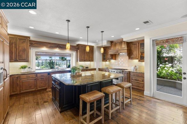 318 Sunset Dr, Danville, CA 94506