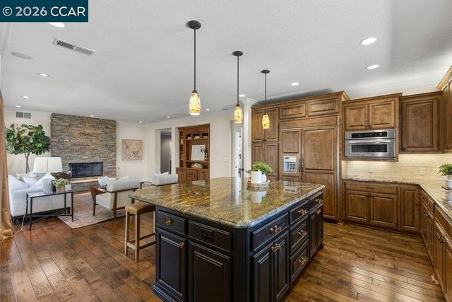 318 Sunset Dr, Danville, CA 94506