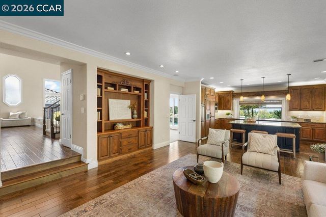 318 Sunset Dr, Danville, CA 94506