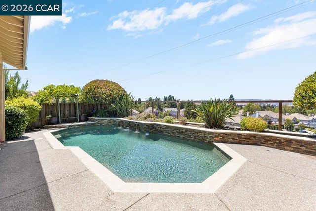 318 Sunset Dr, Danville, CA 94506