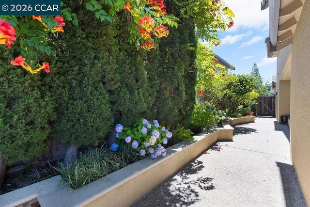 318 Sunset Dr, Danville, CA 94506