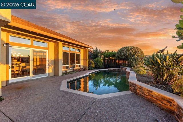 318 Sunset Dr, Danville, CA 94506