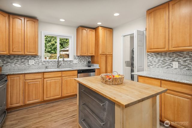 18460 NE Woodinville Duvall Place, Woodinville, WA 98077