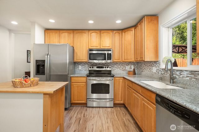 18460 NE Woodinville Duvall Place, Woodinville, WA 98077