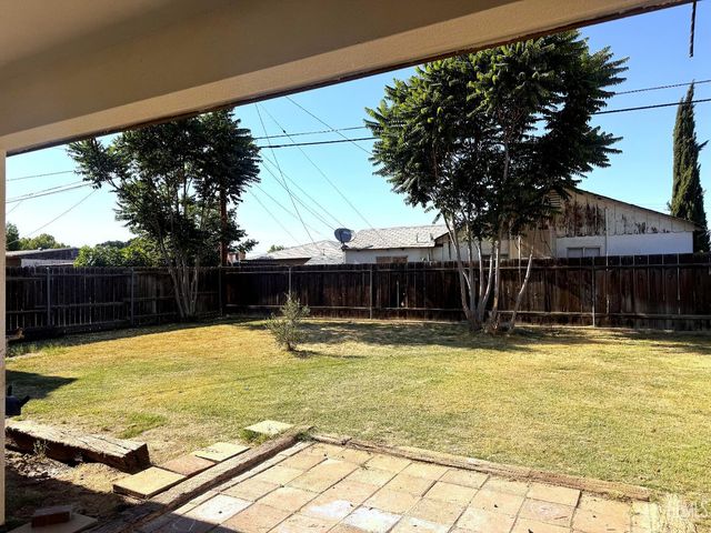 1112 El Tejon Avenue, Bakersfield, CA 93308
