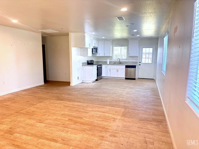 1112 El Tejon Avenue, Bakersfield, CA 93308