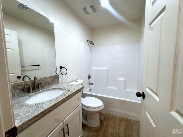 1112 El Tejon Avenue, Bakersfield, CA 93308