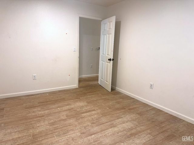 1112 El Tejon Avenue, Bakersfield, CA 93308