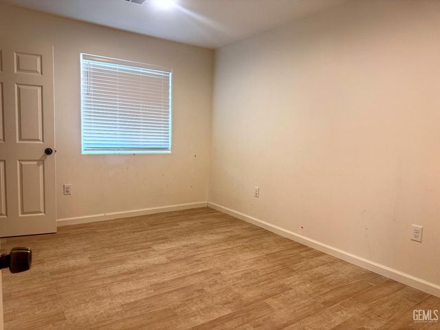 1112 El Tejon Avenue, Bakersfield, CA 93308