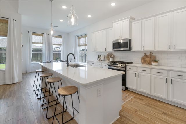 1604 Berry Ridge Trail, Aubrey, TX 76227