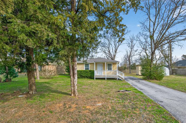 106 Longstreet Road, Willis, TX 77378