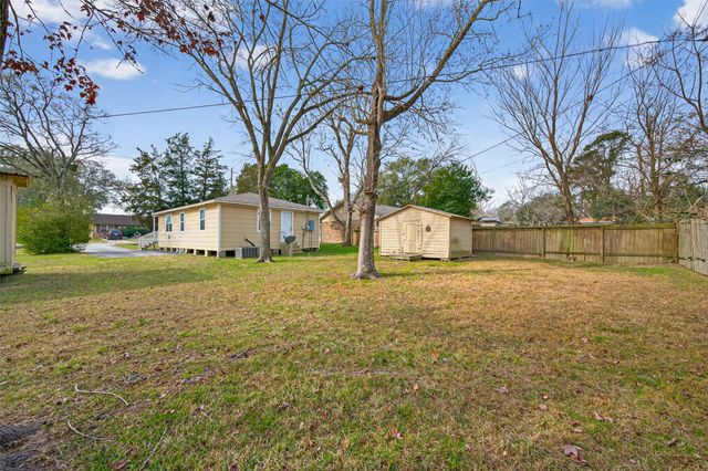 106 Longstreet Road, Willis, TX 77378