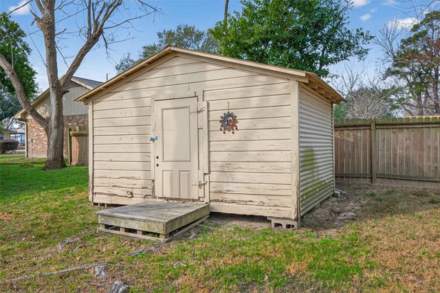 106 Longstreet Road, Willis, TX 77378